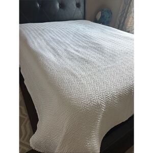 Lauren Ralph Lauren White Quilted Chevron Coverlet Queen Size
